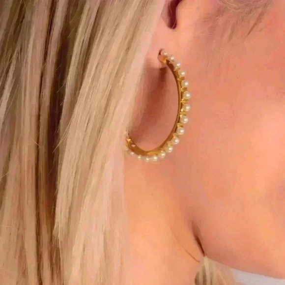 🆕️Elegant 18K Gold-Plated Pearl Hoop Earrings - Timeless Glamour ✨ - Picture 7 of 11